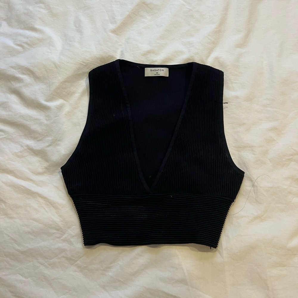 Aritzia Black V-Neck Crop Top